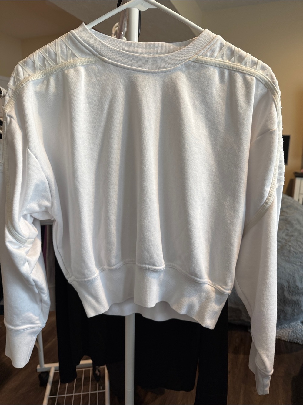 Nike Cropped White Crewneck Sweatshirt with Shoulder Detail